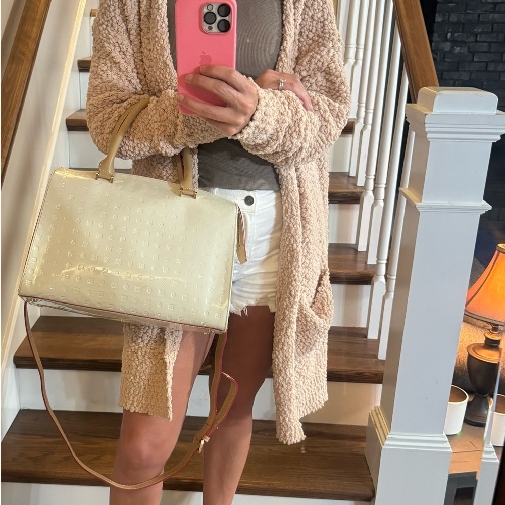 Cream Arcadia. Carried for 1 week. Has cross body strap. - Picture 7 of 16